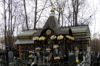 Могила Матроны Московской на Даниловском кладбище