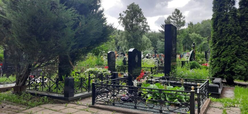 Сколько стоит место на кладбище в Москве?